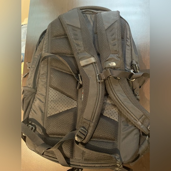 Black Northface Borealis Backpack - Picture 4 of 4